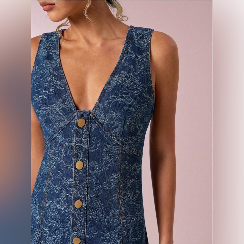 Button-Down Denim V-Neck Dress with Scroll Paisley Pattern - Picture 2 of 8